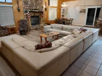 Spacious cabin with game room free WIFI & parking