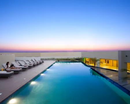 Courtyard by Marriott Bhopal ボーパールのホテル