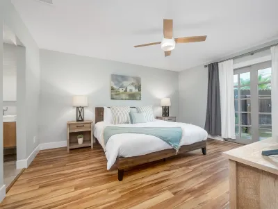 Fresno House|Pool|BBQ|Family-Friendly|Serene 3 Bed/2Bath Hotels in der Nähe von Summit Produce Inc.