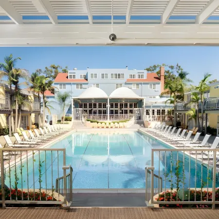 The Lafayette Hotel, Swim Club & Bungalows Отели рядом с достопримечательностью «Бальбоа Парк»