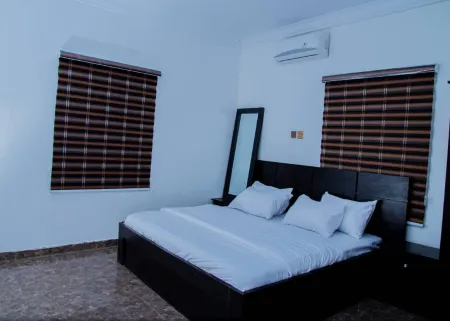 Julie Moradeke Serviced Apartment Suites Отели в г. Ошогбо