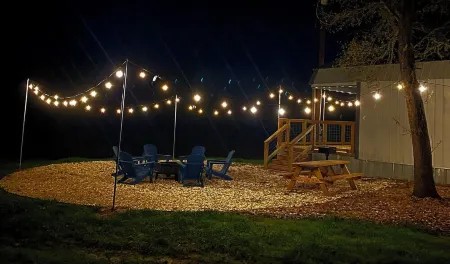 Charming cabin in delightful Brenham with Luxury Amenities