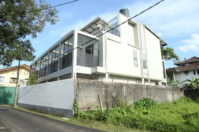 Jays Guest Diyatha Waterfront Hotel a Rajagiriya