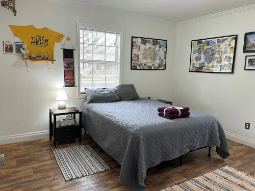 Sleeps 6 nr GPT / Biloxi beaches Pet Friendly Fenced Back Yard Outdoor Kitchen