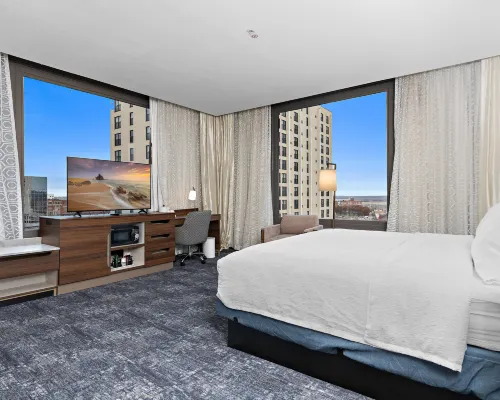 Hampton Inn Kansas City/Downtown/Financial District Hotels near Tom's Town Distilling Co.