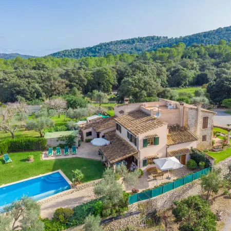 REYNES - Rustic villa with private pool and free Wi-Fi