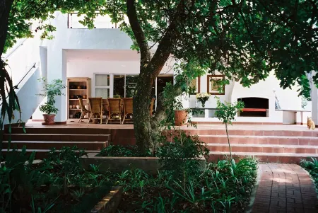 Melrose Place Отели рядом с достопримечательностью «Витватерсрандский университет»