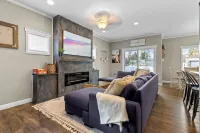 Quiet Modern House Close to Downtown