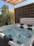 Charmante Maison de Vacances T3 Terrasse, Jardin et Jacuzzi Hotels in Taradeau
