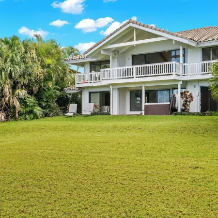 Luxury Oceanfront Escape – A/C, Hot Tub, 5 Bedrooms & Stunning Ocean Views!