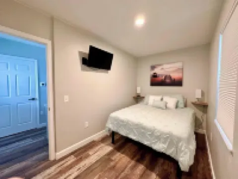 Cottage 22: The Boathouse - Waterfront Lodging in Downtown Tavares, FL