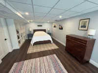 Beautifully built Cape Elizabeth home nestled in the woods on 2.5 acres Hotels in Cape Elizabeth