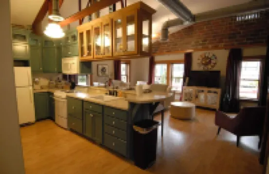 "City View " Super Cozy Downtown Loft Apartment