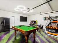 Palm Palace: 11 beds, sleeps 21, Waterslide & Golf コーチェラのホテル