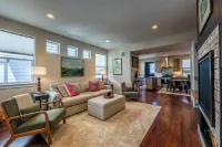 The Baldwin Bungalow • Boho Charm + Hot Tub • Historic Downtown Stay