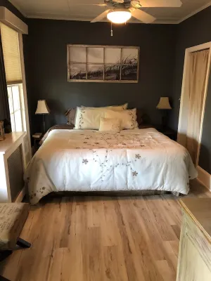 1856 Trading House w/ walk to water Hotels in Mount Sinai