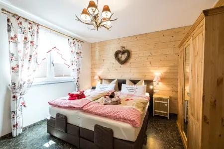 5-Star FeWo Edelweiß: Quaint and Cozy for Hut Lovers!