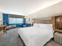 Holiday Inn Express & Suites NASHVILLE WEST END - UNIV AREA by IHG Hotels near Bicentennial Capitol Mall State Park
