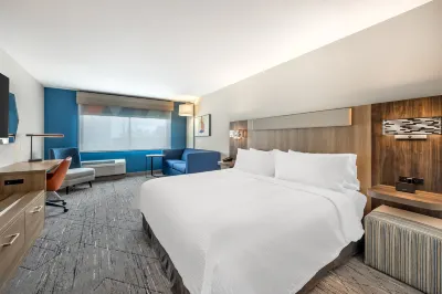 Holiday Inn Express & Suites NASHVILLE WEST END – UNIV AREA