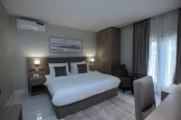 Knightsbridge Hotel & Suites - balcony