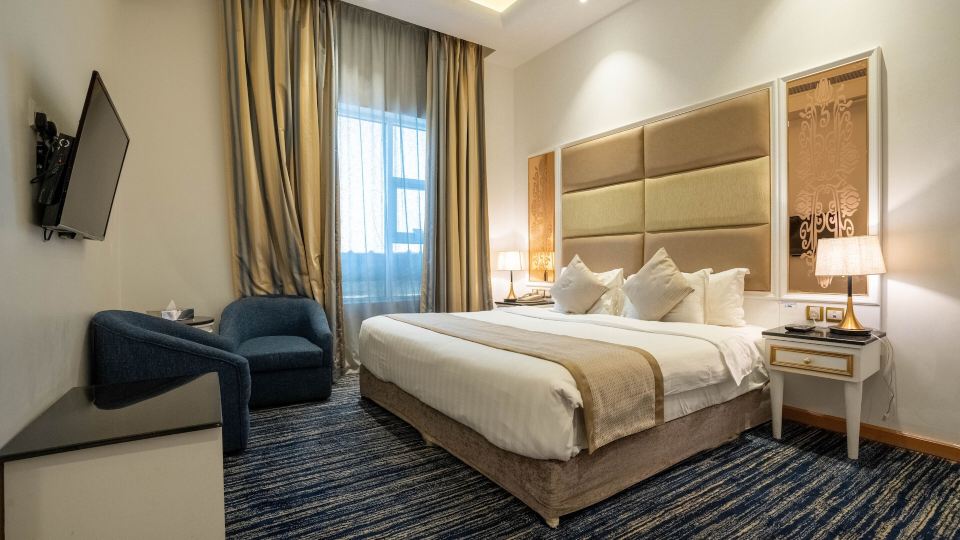 Platinum Al Khamseen Serviced Apartments