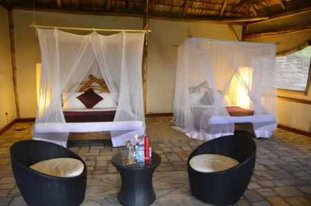 Enganzi Game Lodge Отели в г. Bunyaruguru