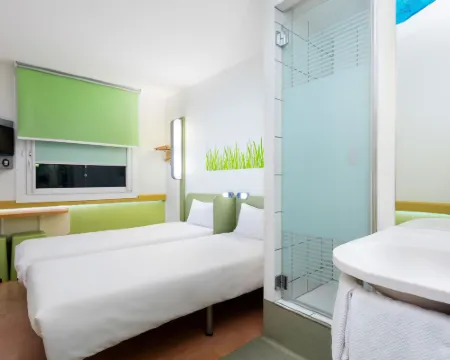 イビス バジェット ワルシャワ ウエスト ステーション ワルシャワのホテル