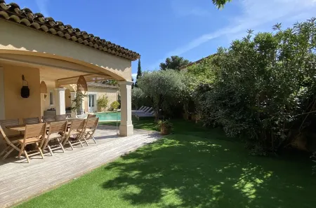Villa Mamatai: the charm of a 4-star bastide 350m from the beach!