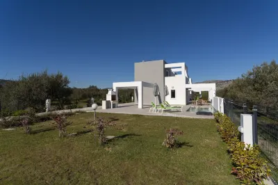 Domus Oliva  Villas comfortable, private pooll, parking
