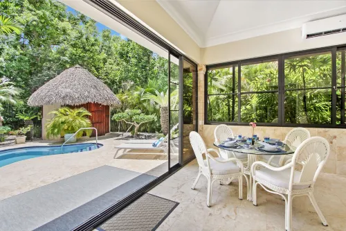 4-Br Pool Villa - Garden & Beach Access - Villas