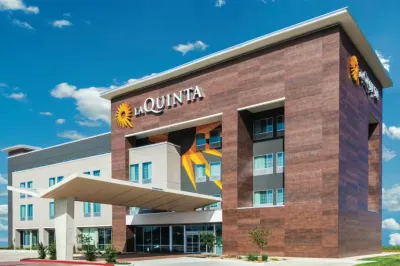 La Quinta Inn & Suites by Wyndham Olive Branch Hotels near Walgreens