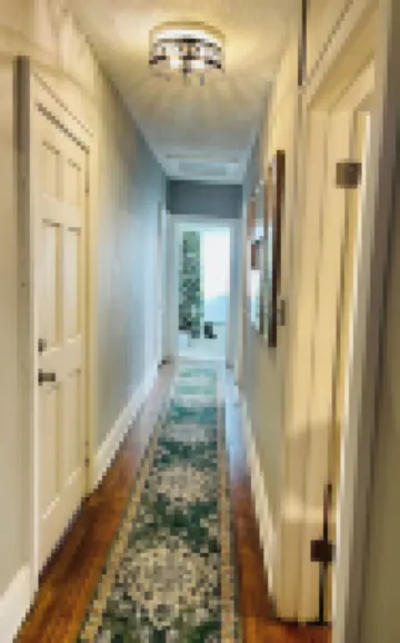 Espresso Maker & Modern Decor by Arena, University, Hospitals ハンティントンのホテル