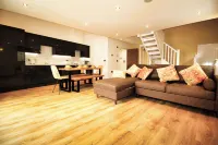 Newly Refurbished Cottage - Sleeps 4 - Central Hotels in 
