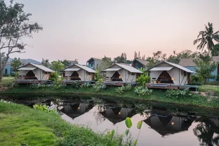 The Tree Riverside Kaeng Krachan Отели рядом с достопримечательностью «Kaeng Krachan Dam Electric»