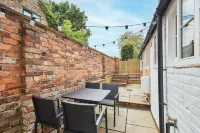 Host & Stay - Damson Cottage