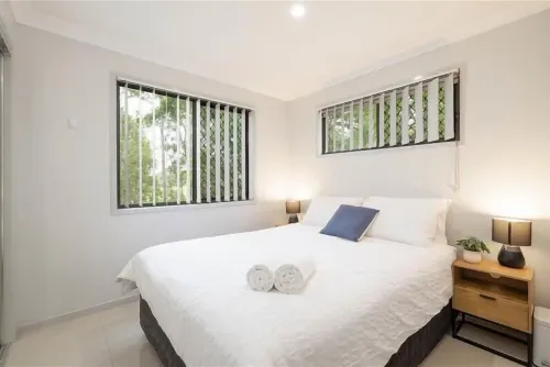 73 Bale Street Hotels in Darra