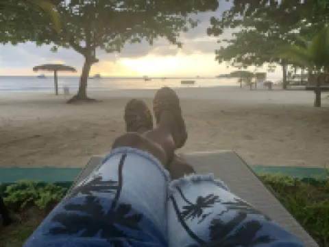 在牙買加享受家庭舒適 - 享受7英里的白沙灘！紅色覺醒的別墅