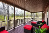 Swan Lake Resort Hotels in Galloway