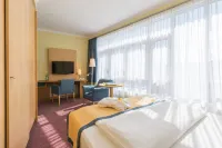 Strand-Hotel Hübner Отели в г. Варнемюнде