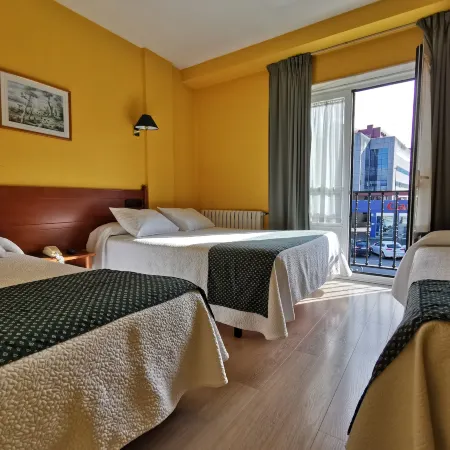 Hotel San Jacobo Отели рядом с достопримечательностью «Холм Монте-до-Госо»