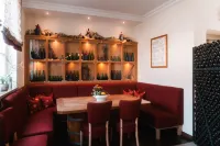Landhotel & Weingasthof „Schwarzer Adler“ Hotels in Prichsenstadt