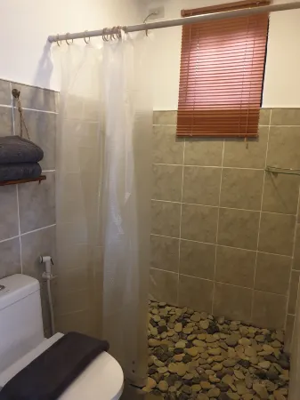 Hutch Lodge Отели рядом с достопримечательностью «Остров Минилок»