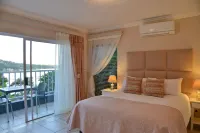 The Shore House Hotel dekat Lion Park