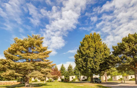 特阿瑙湖景假日公園及汽車旅館