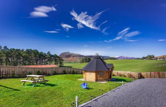 泰安伊曲民宿及拉岡格拉平酒店