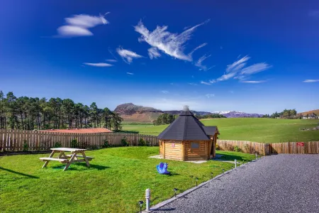 Tigh an Each B&B & Laggan Glamping Отели в г. Ньютонмор
