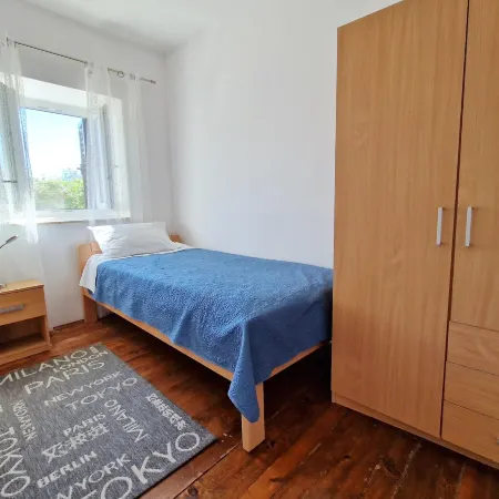 Apartment Gina Отели в г. Голаш