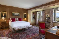 Airelles Gordes, la Bastide Hotels near Le Moulin a Vent