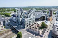 Stunning Views 2Br Apt with Sauna & Best Location - Apartments