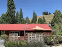 Burn Cottage Retreat Hotels in Cromwell